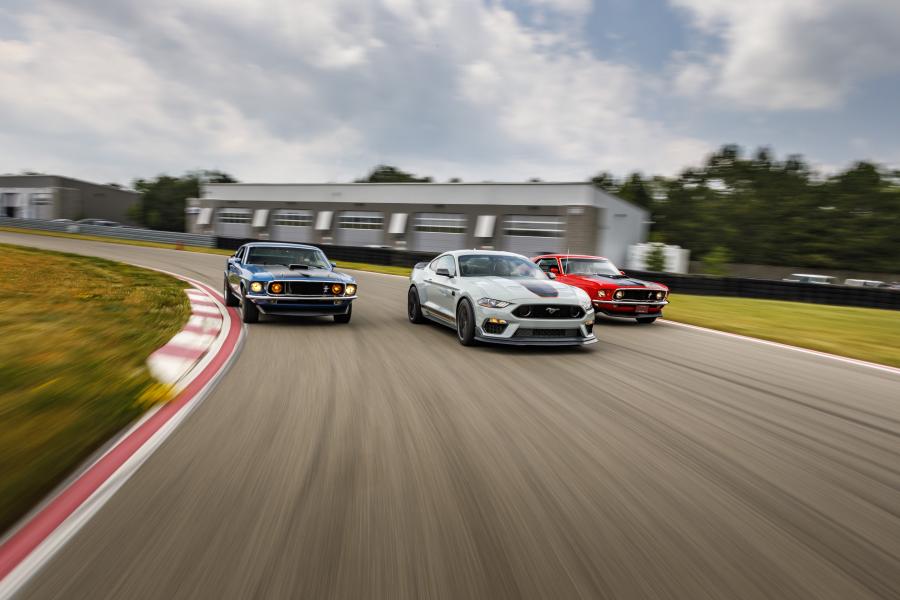  Ford Mustang Mach 1 Handling Package 2021 года  (фото 13 из 21)